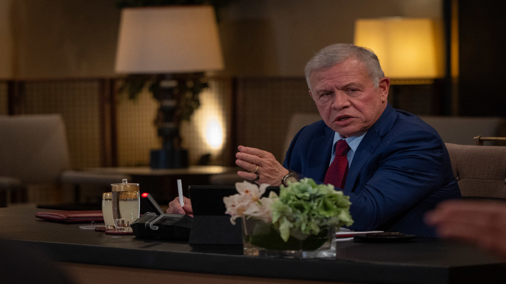 المومني: الملك يجري 55 اتصالا مع زعماء العالم لوقف التصعيد