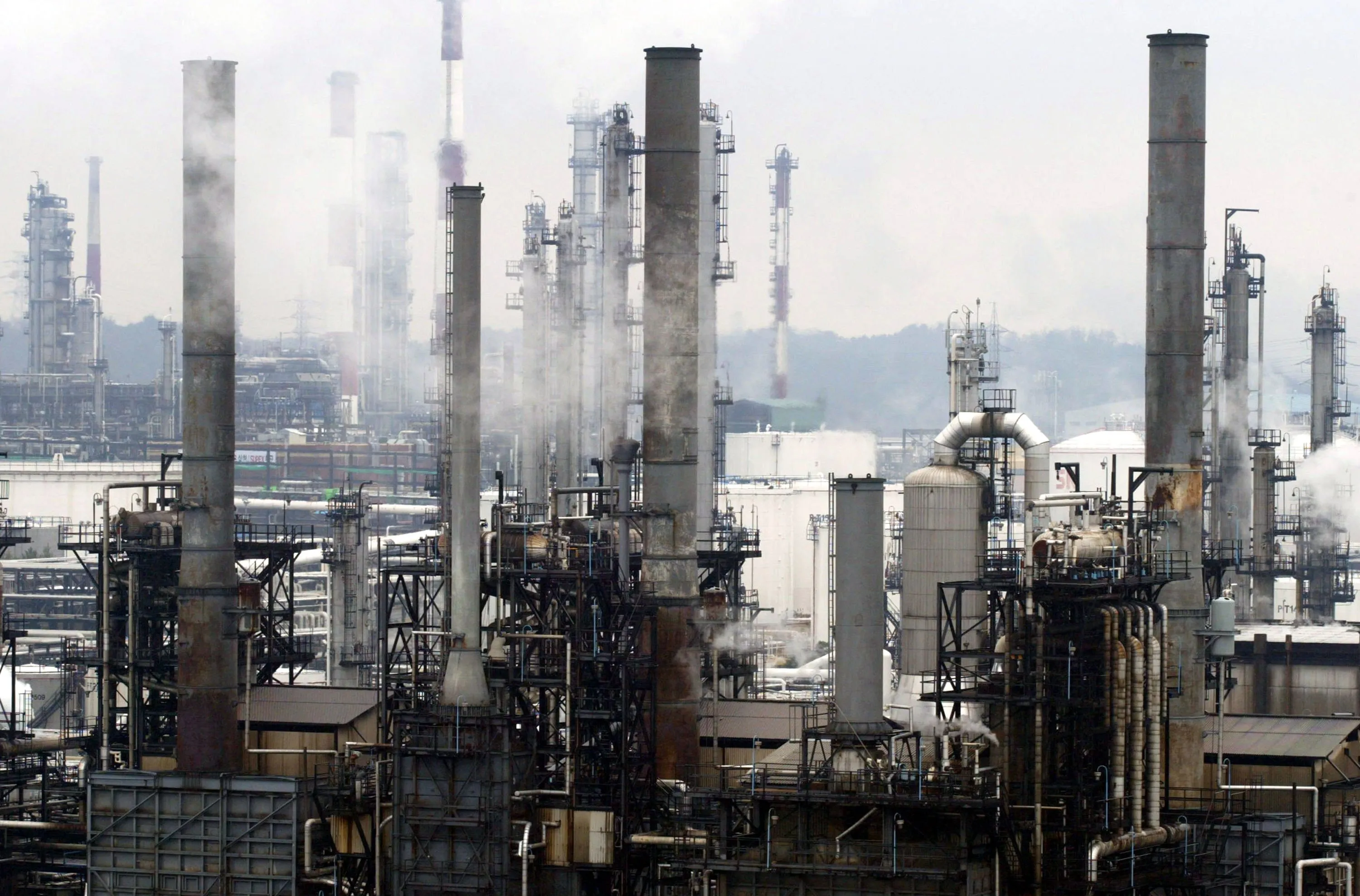 كوريا الجنوبية تتحرك لتامين نفطها عبر ميناء ينبع السعودي تحسبا لاضطرابات هرمز