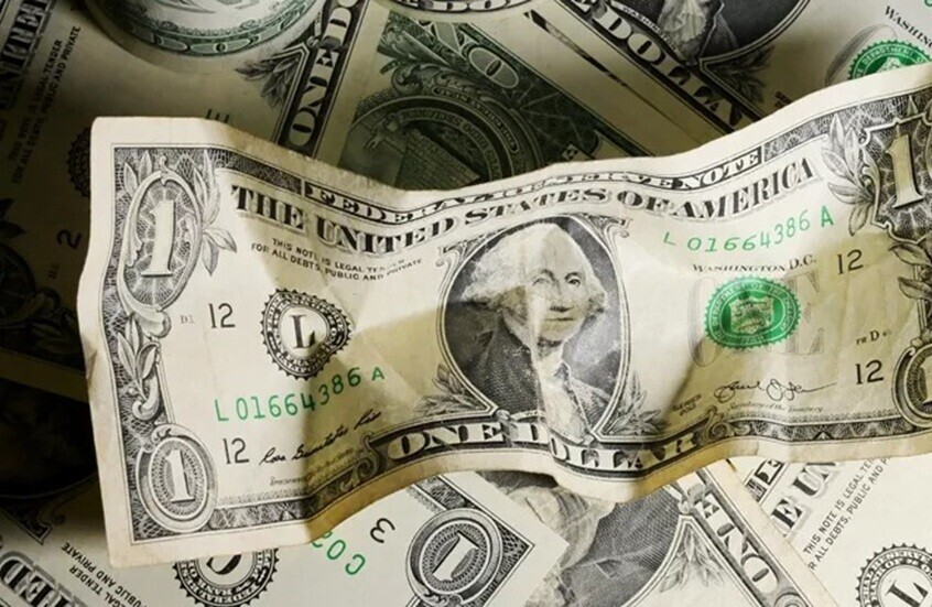 ايران تشدد قبضتها على مضيق هرمز وتحدي البترودولار