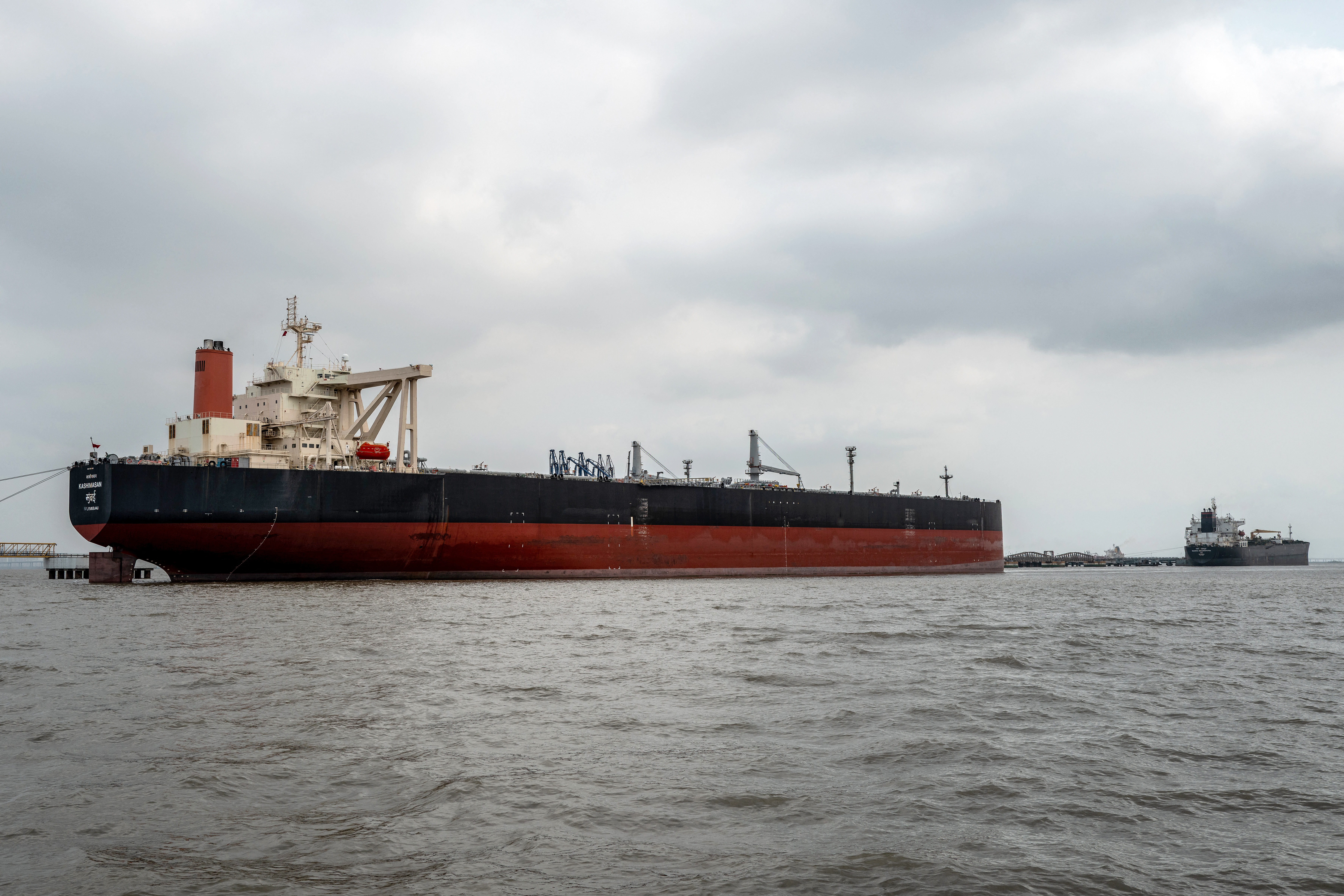 عبور ناقلات غاز هندية وتركية مضيق هرمز وسط توترات متصاعدة