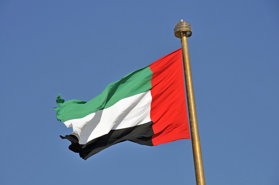 ابوظبي: سقوط شظايا على شركة نظم رنين واصابة شخص