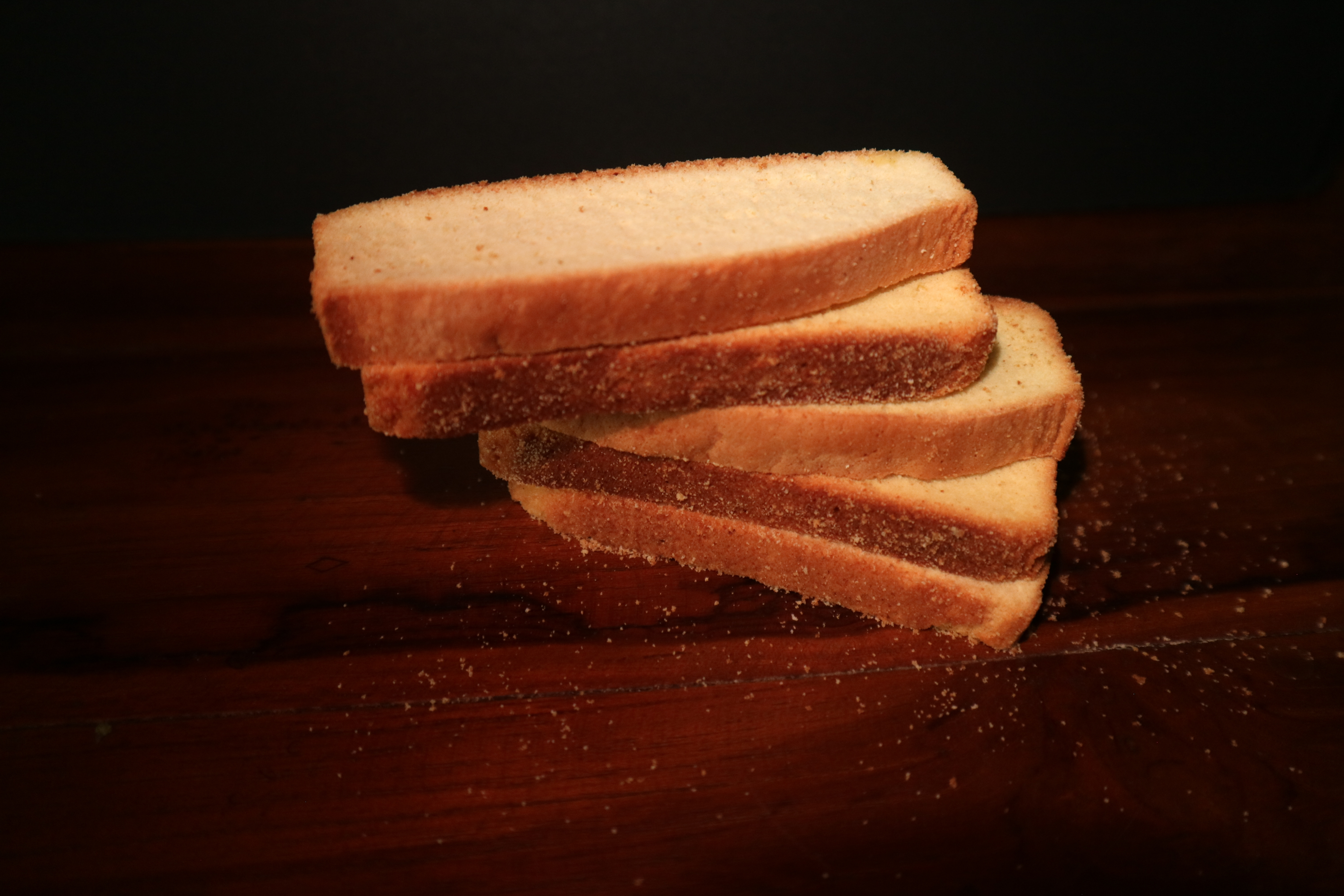 الخبز المستحيل: حقيقة علمية وراء الجدل حول ثباته في الماء