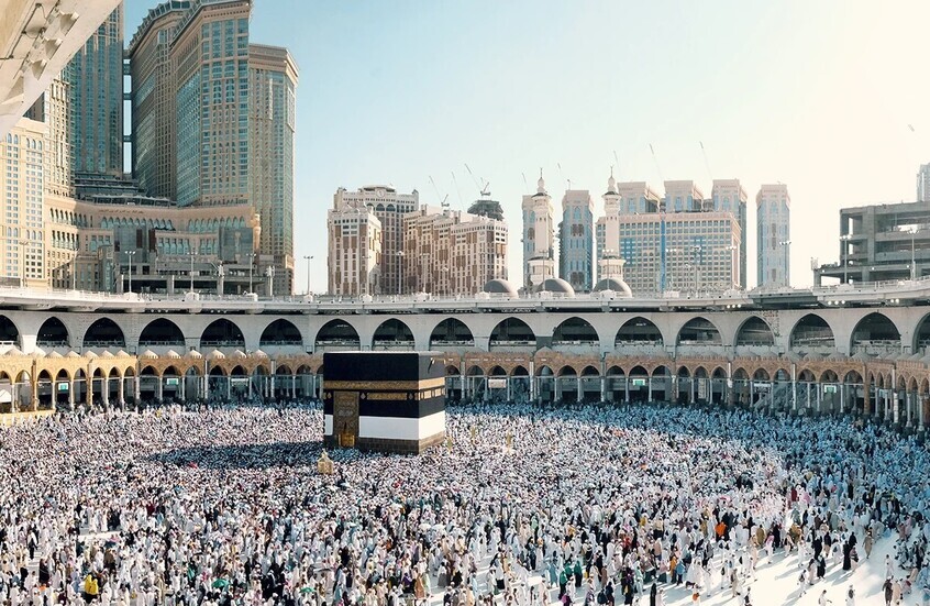 مصر توقف إصدار تأشيرات العمرة وسط مخاوف من تجاوزات المعتمرين