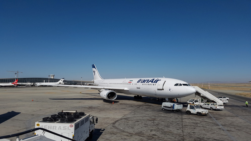 إيران تعيد فتح المجال الجوي للرحلات الدولية العابرة