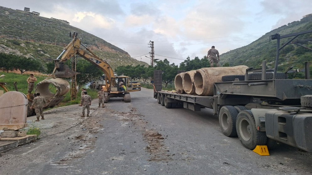 الجيش اللبناني يستأنف فتح الطرقات بعد وقف إطلاق النار