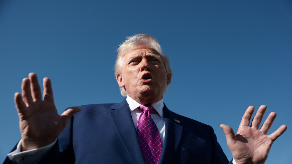 ترامب يشيد بإعلان إيران فتح مضيق هرمز للملاحة البحرية